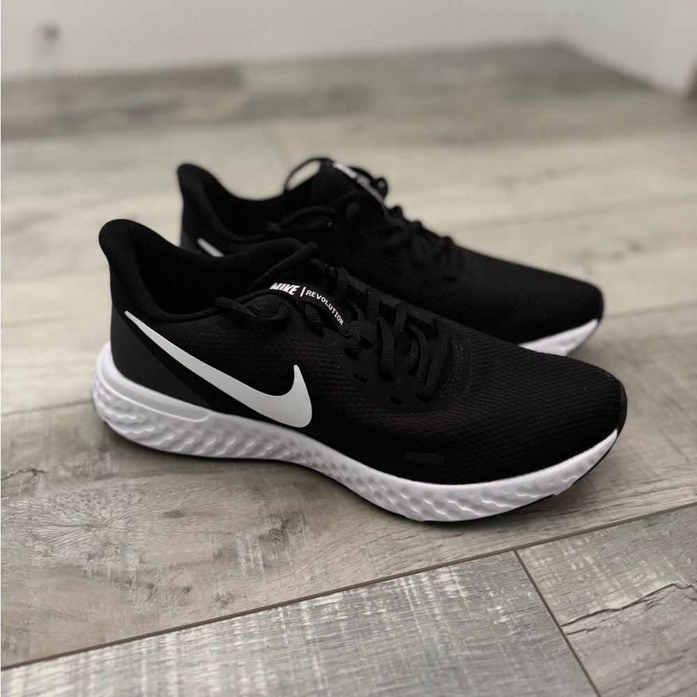 Nike (Brand New!)